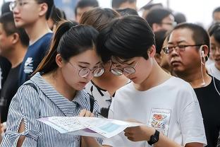 ?早日回归！阿门-汤普森今日来到训练场练习运球